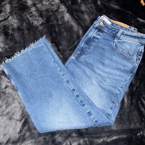 Zara Frayed Hem Cropped Blue Jeans
